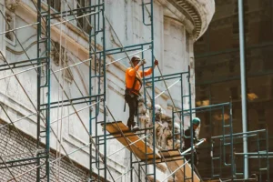 How do you select a reliable scaffolding provider in New York City?